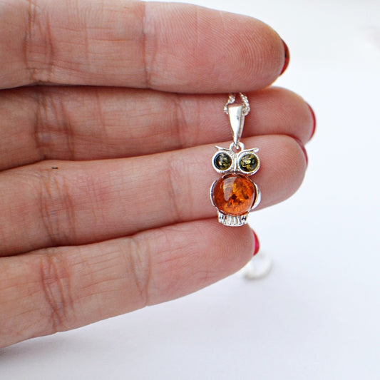 Little Silver Owl pendant with Amber