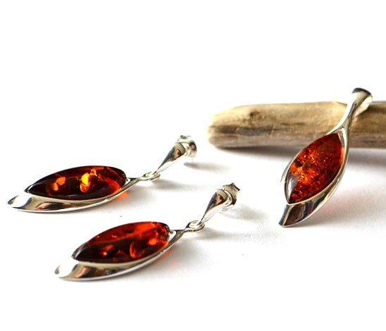 Simple Silver Amber Pendant Necklace