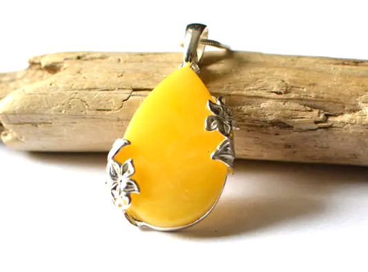 Yellow Amber Floral Pendant Necklace