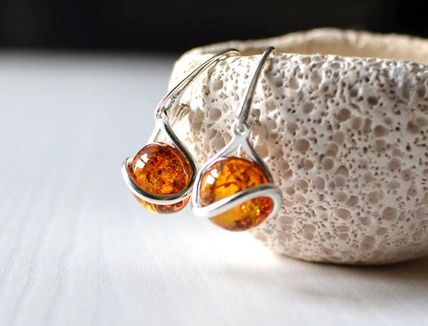 Dainty Silver Amber Necklace
