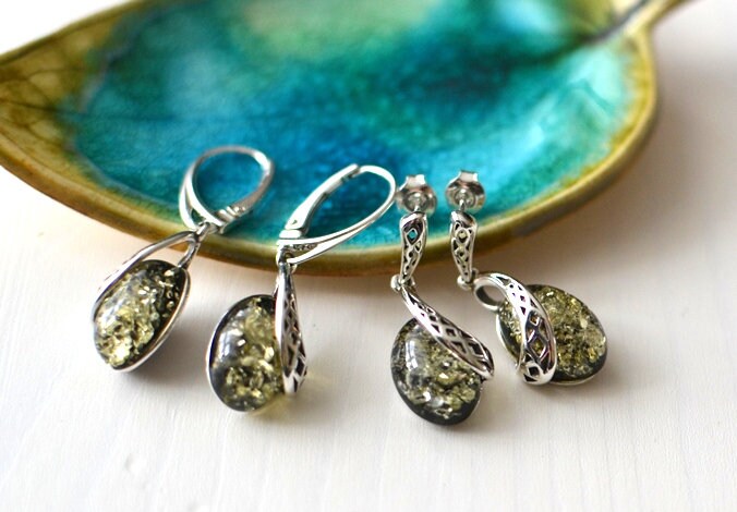 Green dangle Earring, stone Earrings Green Gemstone Jewelry, drop earrings girlfriend gift, gift for wife, bridesmaid earrings, gift for mom